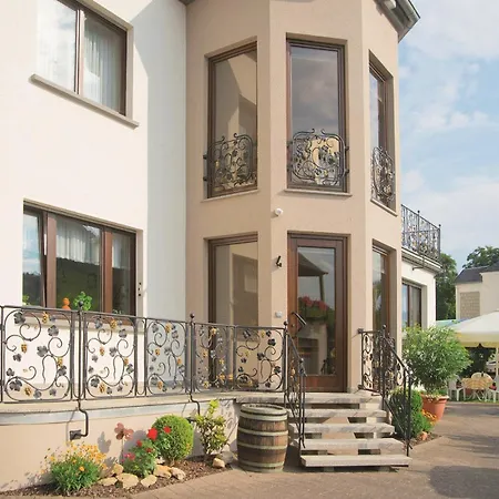 בית הארחה Gaestehaus Und Weingut Bernd Frieden 4*
