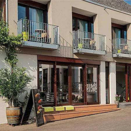 בית הארחה Gaestehaus Und Weingut Bernd Frieden