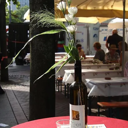 בית הארחה Gaestehaus Und Weingut Bernd Frieden