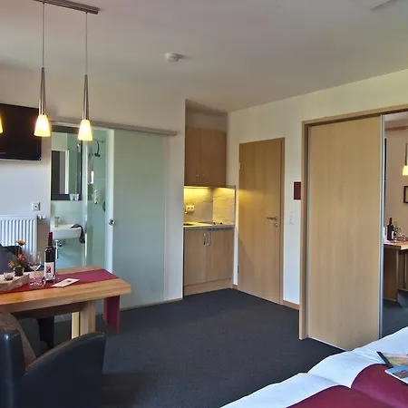 Pensión Gaestehaus Und Weingut Bernd Frieden 4*