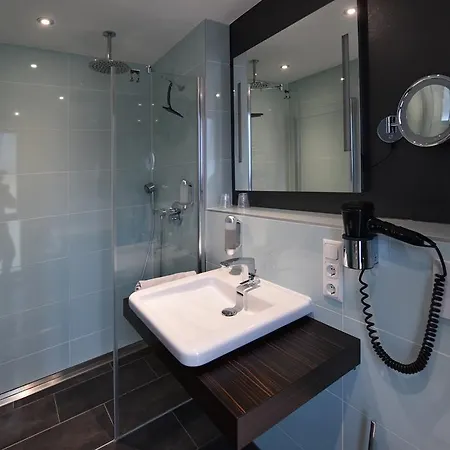 Gaestehaus Und Weingut Bernd Frieden 4* 尼特尔