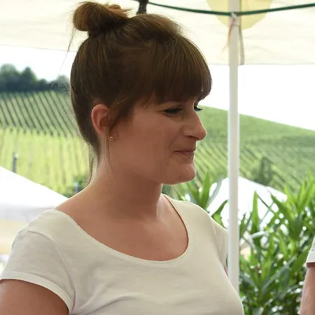 Gaestehaus Und Weingut Bernd Frieden بيت ضيافة