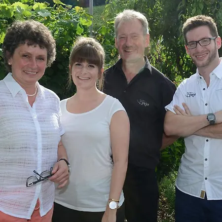 Gaestehaus Und Weingut Bernd Frieden 招待所 4*