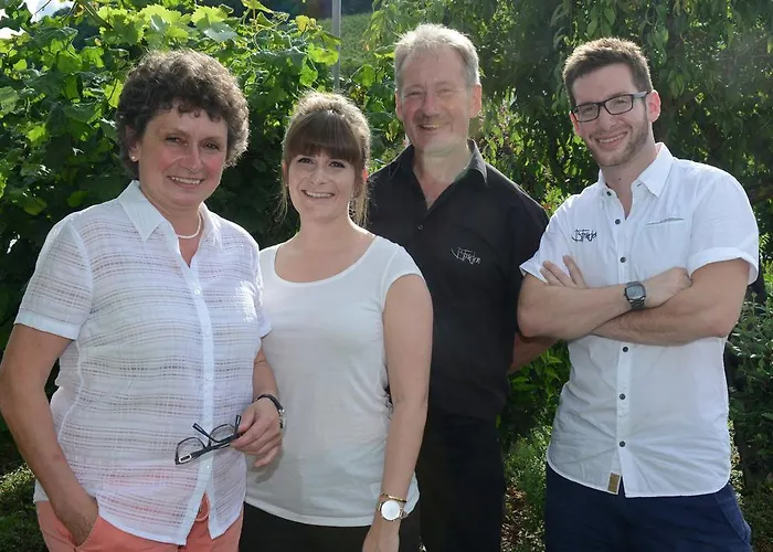 Gaestehaus Und Weingut Bernd Frieden 게스트하우스 4*